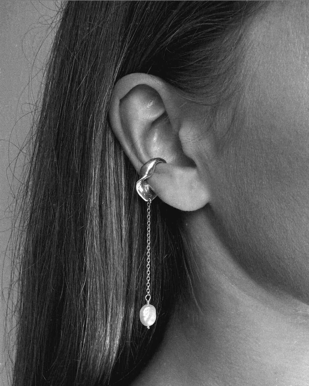 Flow earcuff with pearl