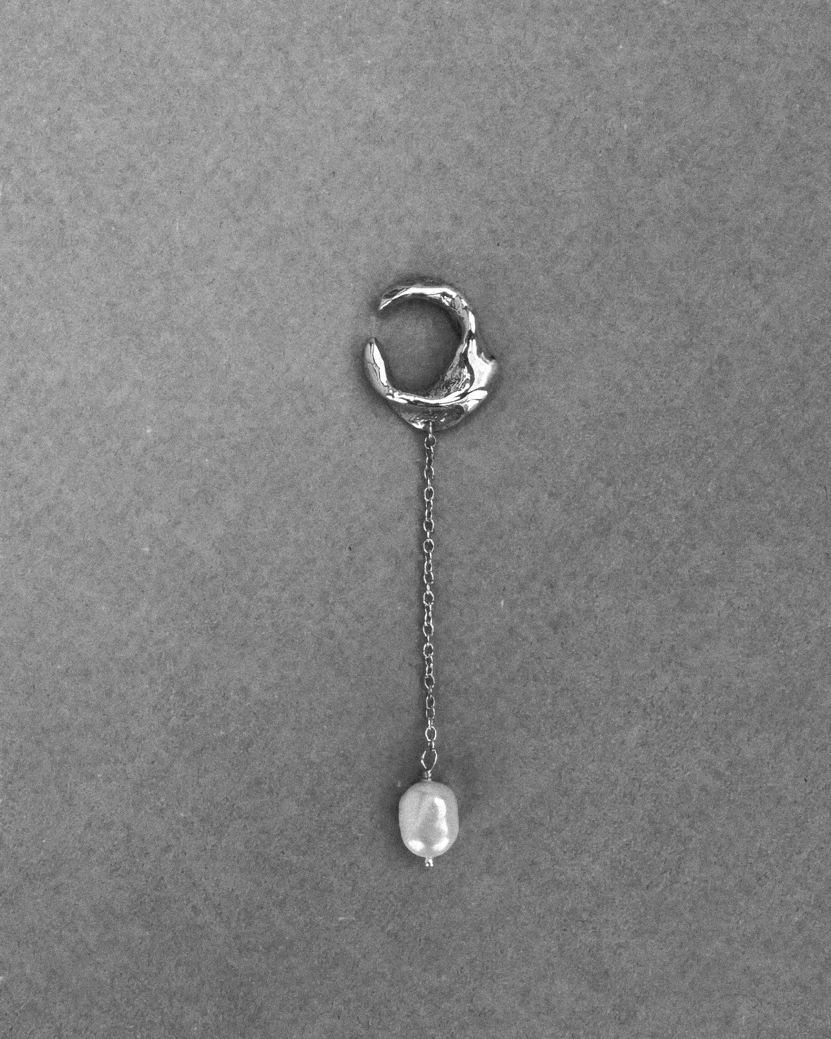 Flow earcuff with pearl