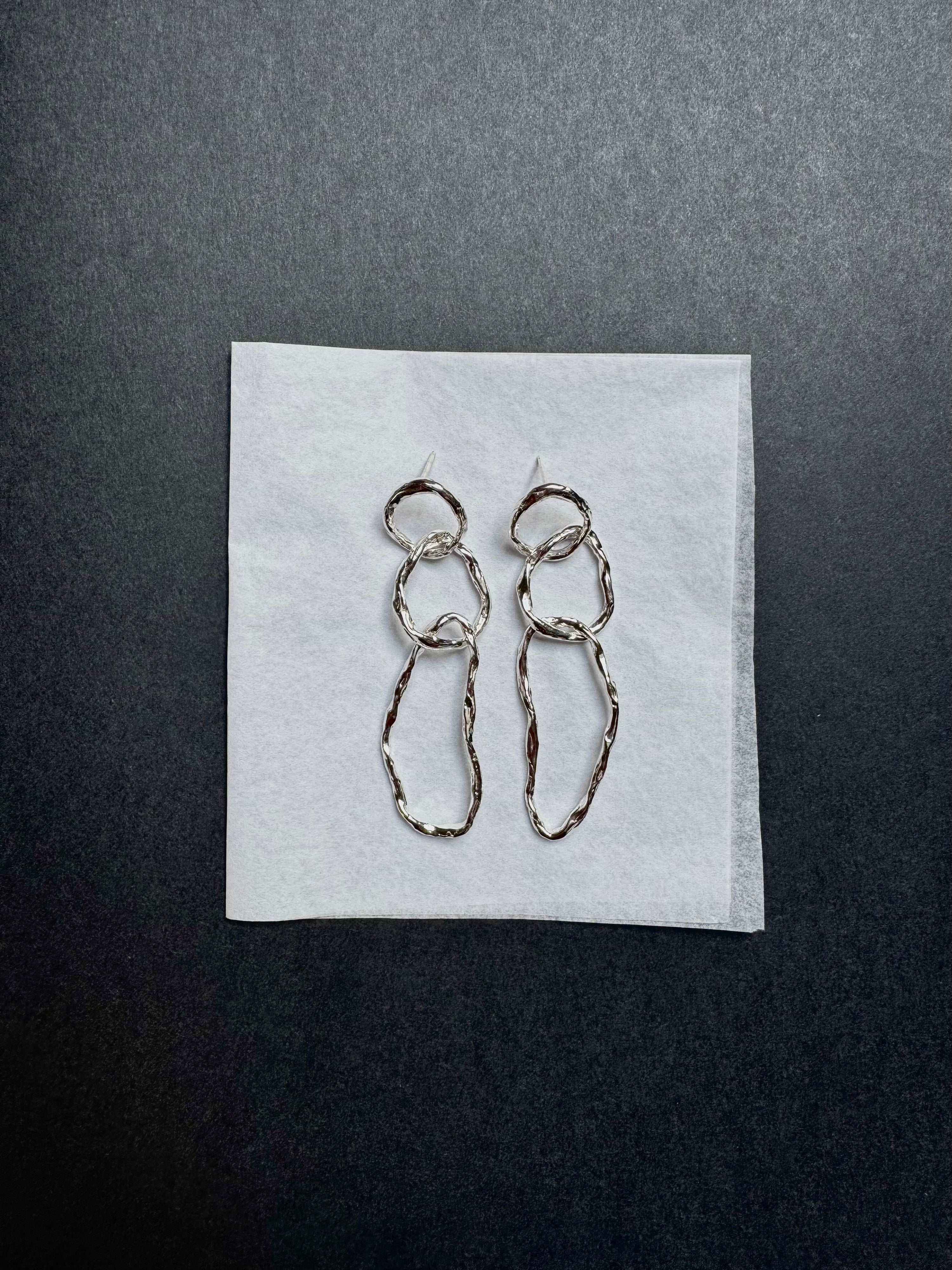 Dancing dangle earrings