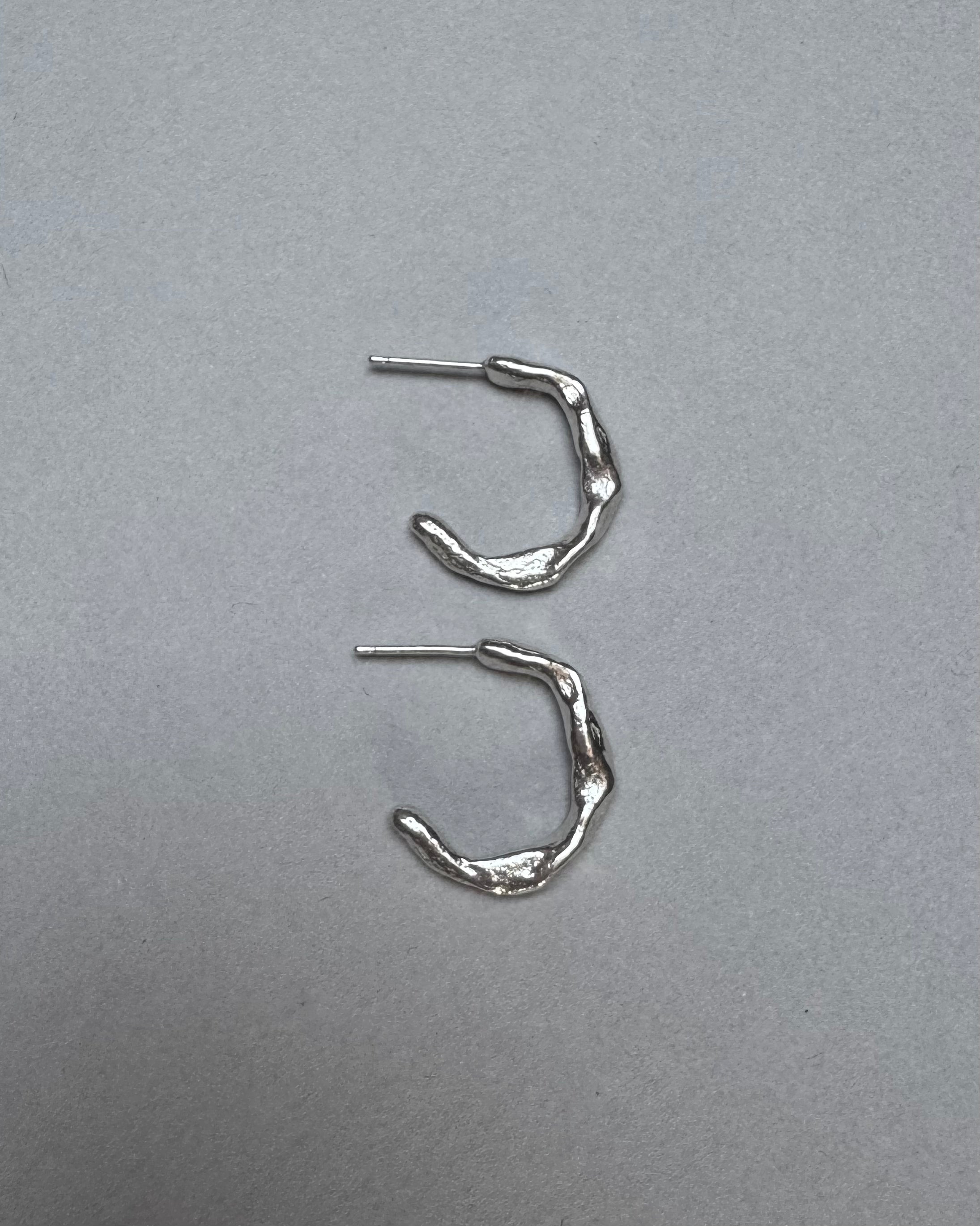 Midi hoop earrings